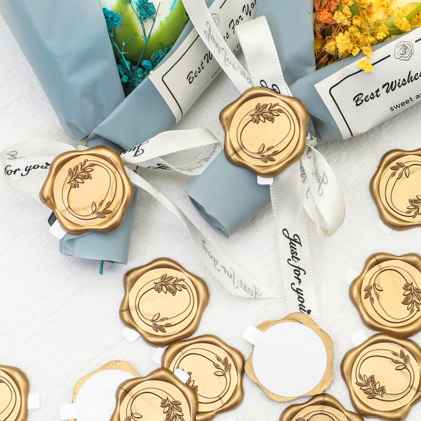 SWANGSA 50 Pack Letter O Wax Seal Stickers, Antique Gold Botanical Leaves Initial Alphabet Self-Adhesive Wax Stickers for Wedding Party Invitation Envelopes
