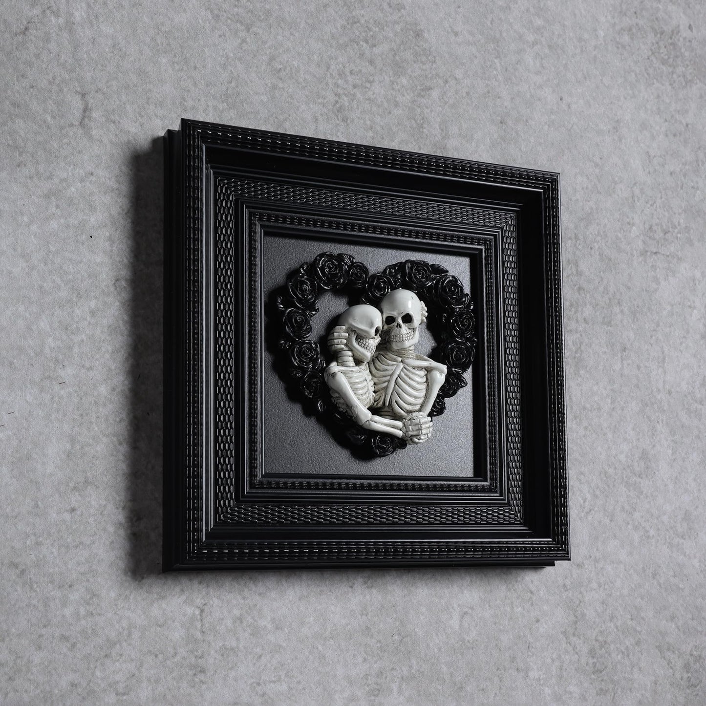 Skeleton Couple Hugging 3d Wall Sculpture Love Never Dies Black Wedding Roses Heart Wreath with Black Framed for Home Decor Accents, Living Room, Entryway Wall Art, Gothic Wall Decor
