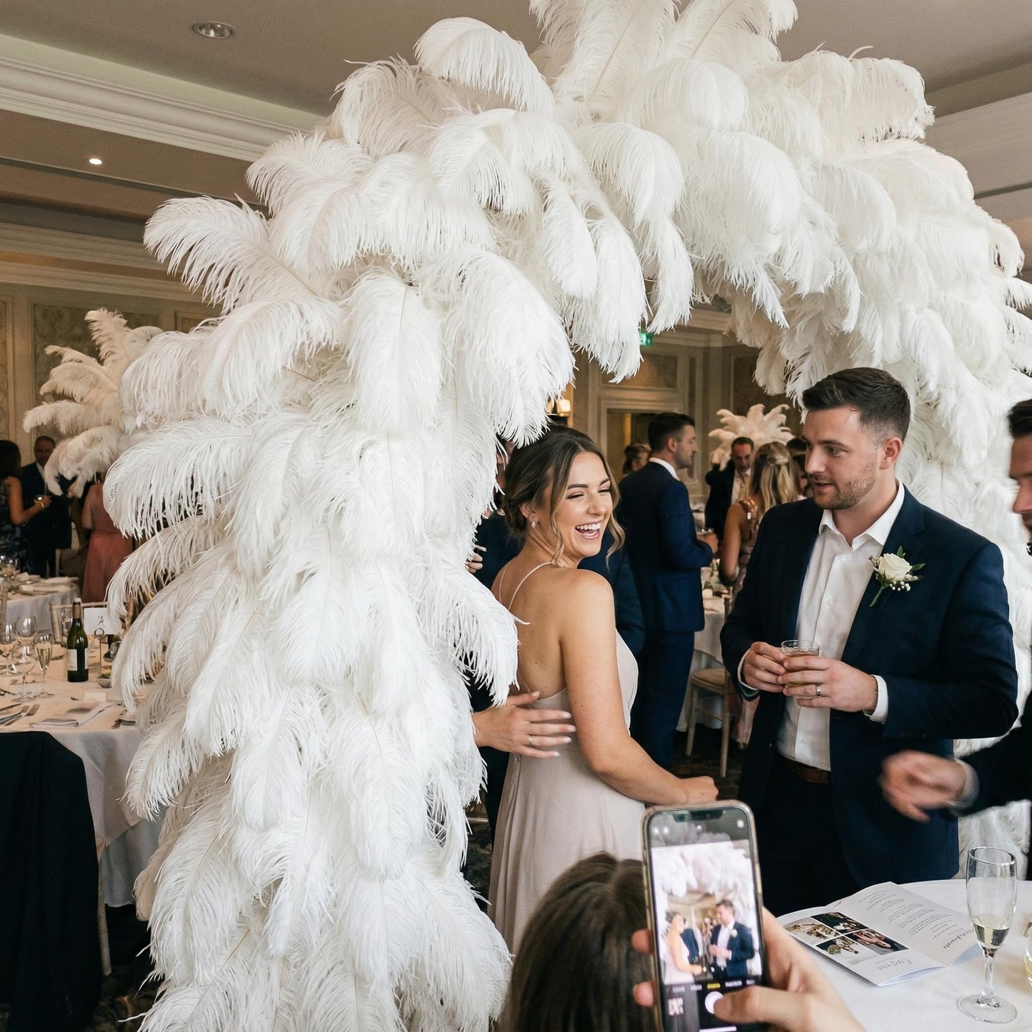Lamar 10 Pcs XXL White Ostrich Feathers 20-22 Inch Large Ostrich Feathers with Thick Pole, Voluminous, High-Luster Perfect for Weddings, Centerpieces, DIY Decor, Photography