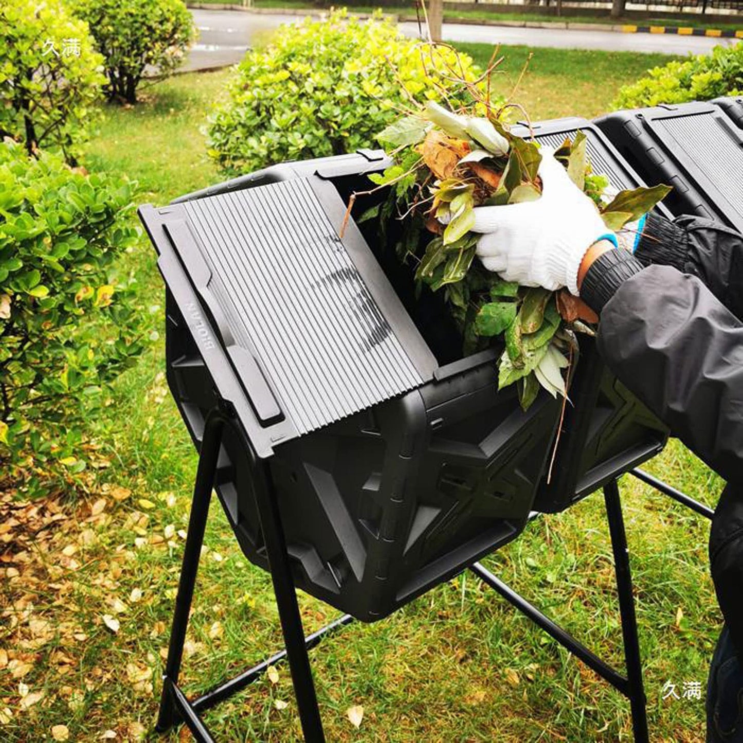 Kitchen Compost Bin, Compost Bin Tumbling Composter Rotating w/ 2 Doors Compost Bin, Dual Chamber All Season Heavy Duty Outdoor Gardening Composting Tumblers Garden Yard (140L/37 Gallon, Black) ,Indoo