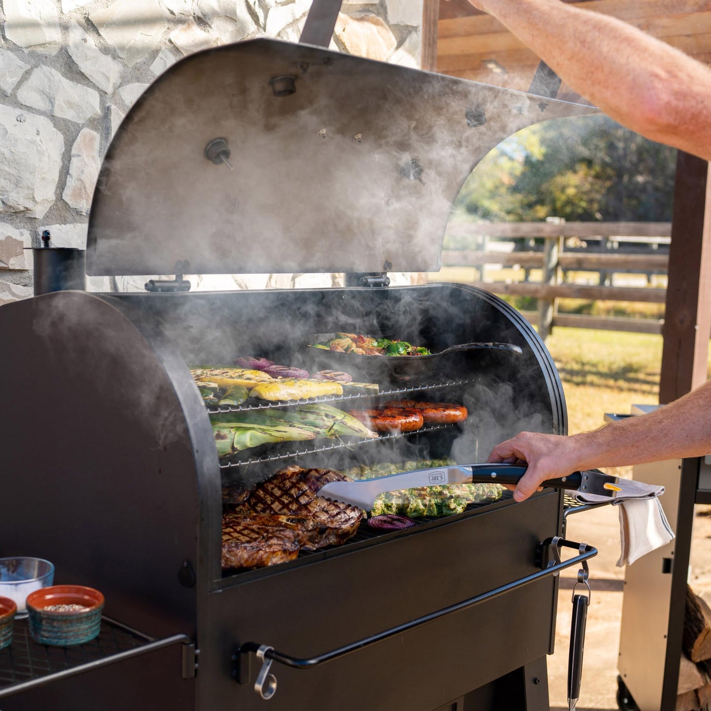 Oklahoma Joe's Marshal Centerbox Smoker, Black - 23202164