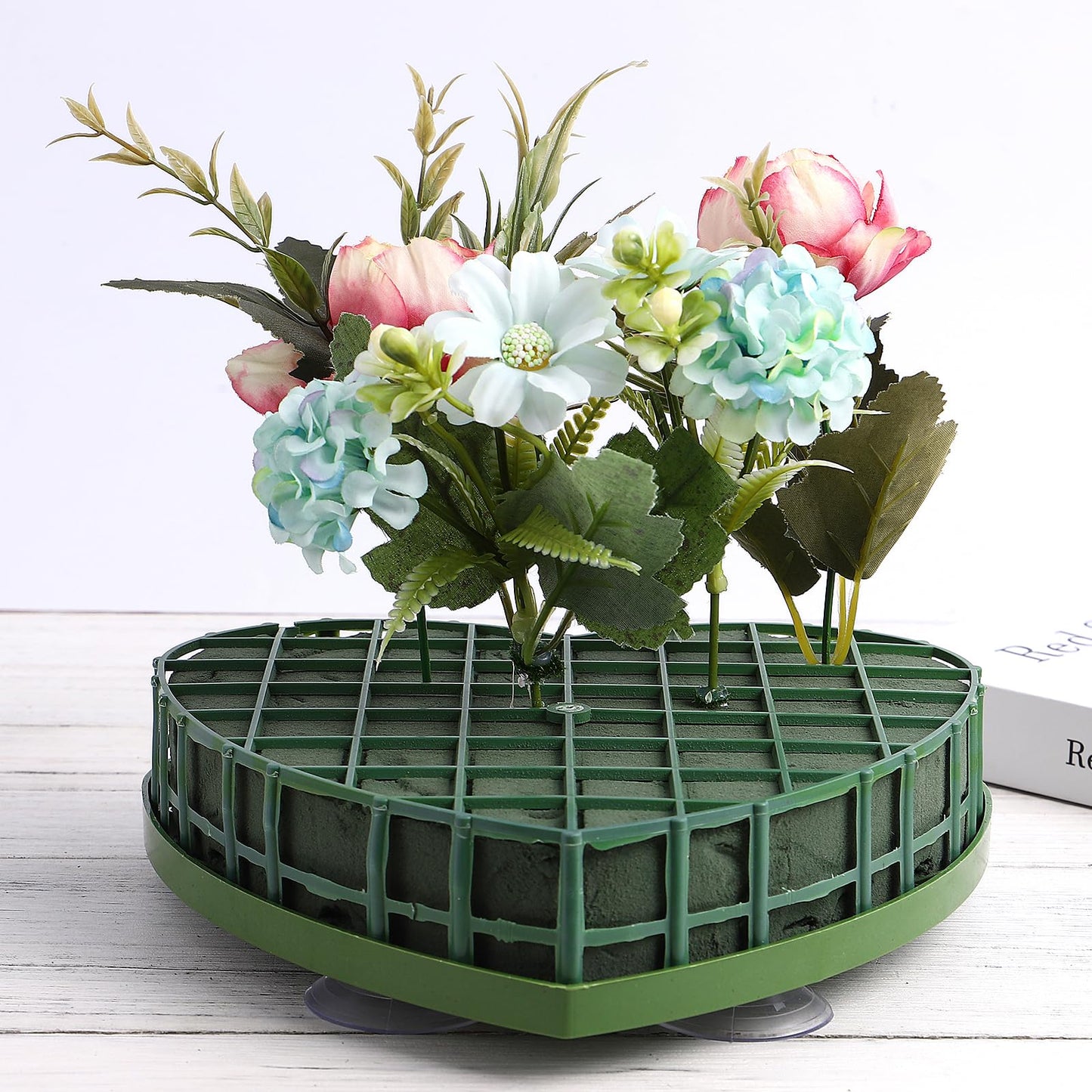 ARTIBETTER Wet Floral Foam Blocks Heart Shaped Floral Bricks with Suction Cup Tray Flower Mud Foam Kit for Wedding Party Decorations Florist Floral Arrangement Small (7.8 * 8.2 * 1.1inch)