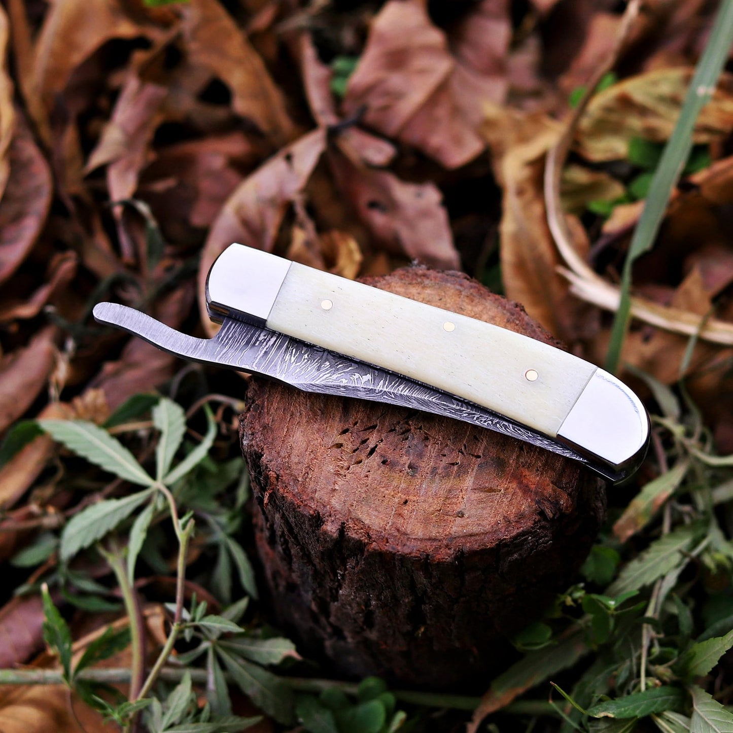 BE BREAK EDGE Handmade Damascus Steel Russlock Folding Knife with Yellow Striped Handle and Leather Sheath