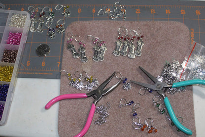6 Removable Locking Stitch Markers for Knitting and Crocheting - Colourful Sheep and Yarn Charms - Set of 6 Progress Markers - Crochet Earrings by Morgan Curio
