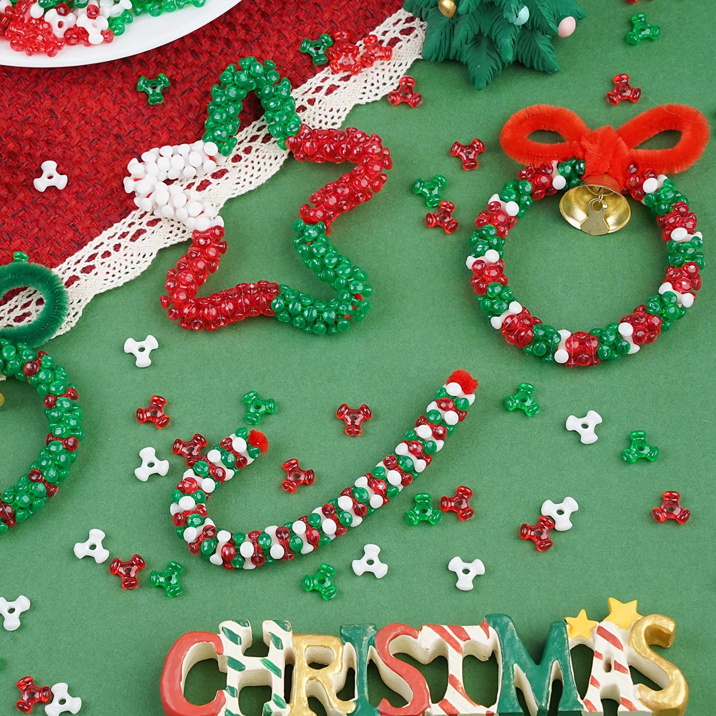 Christmas Tri Beads (1200pcs), Tri Shaped Beads Red Green White Triangle Beaded kit for Craft Wreath Xmas Holiday Tree Snowman Decorations, Candy Cane Beaded Ornament Kit, Christmas Party Decoration