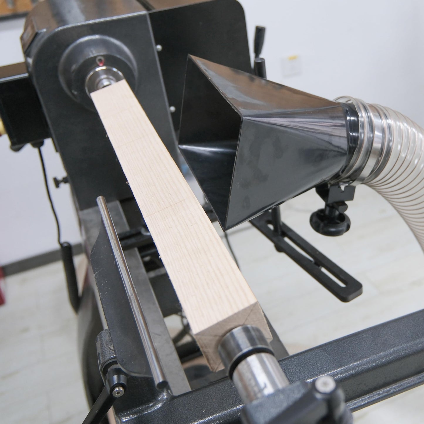 BMWOOD Woodturning Universal Dust Hood for Woodlathe Extraction.