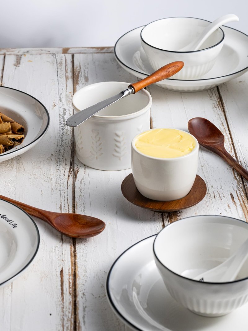 YHOJOY Ceramic Butter Dish With Lid, Butter Crock for Countertop, French Butter Keeper for Spreadable Butter, Elegant Embossed Pattern, Cream White