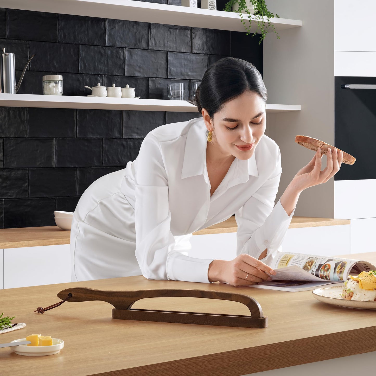 BreeziiDesign Bread Knife with Wooden Tray, 16.5" Serrated Sourdough Bread Knife, Premium Bow Bread Slicer for Homemade Bread, Bagels & Loaf, Stainless Steel Cutter (Black Walnut, Narrow-Spacing)