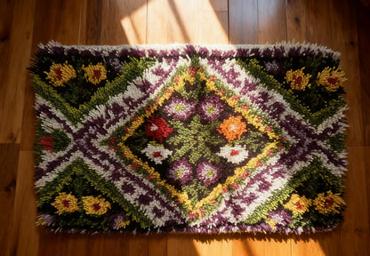 KitsMaster Vintage Garden Latch Hook Rug Kit, Floral DIY Rug Making Kit, Complete Craft Kit with Printed Canvas & Instructions, 23.6''x15.8'' (Floral Diamond)