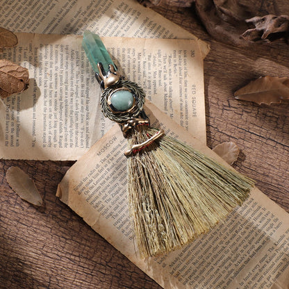 RENEMEGO Witch Broom Green Crystal - Witch Wiccan Altar Broom Witchcraft Witches Pagan Altar Decor Natural Reiki Energy Wand Stone Ritual Magic Ceremonial for Meditation Therapy Halloween Decorations