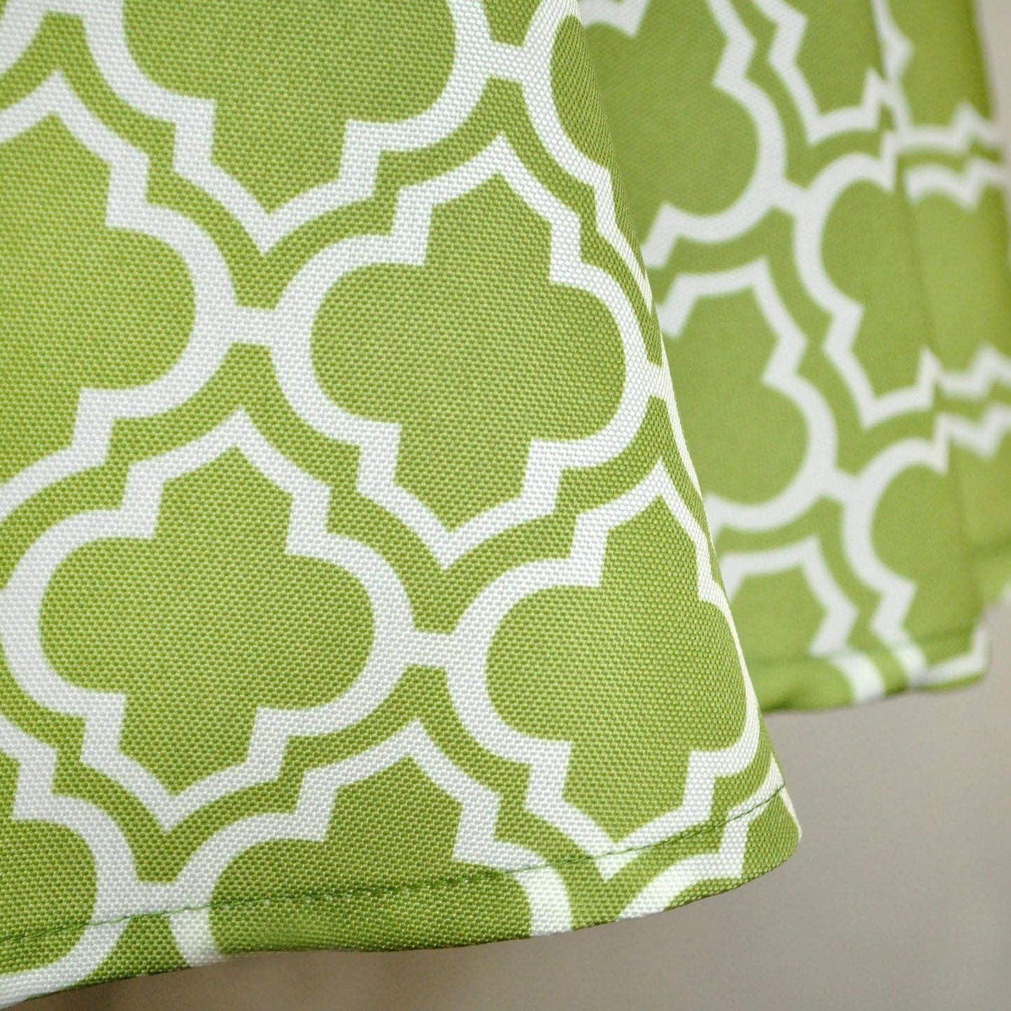 DII Green Lattice Outdoor Tabletop, 60" Round, Stain Resistant & Waterproof with Zipper, Green