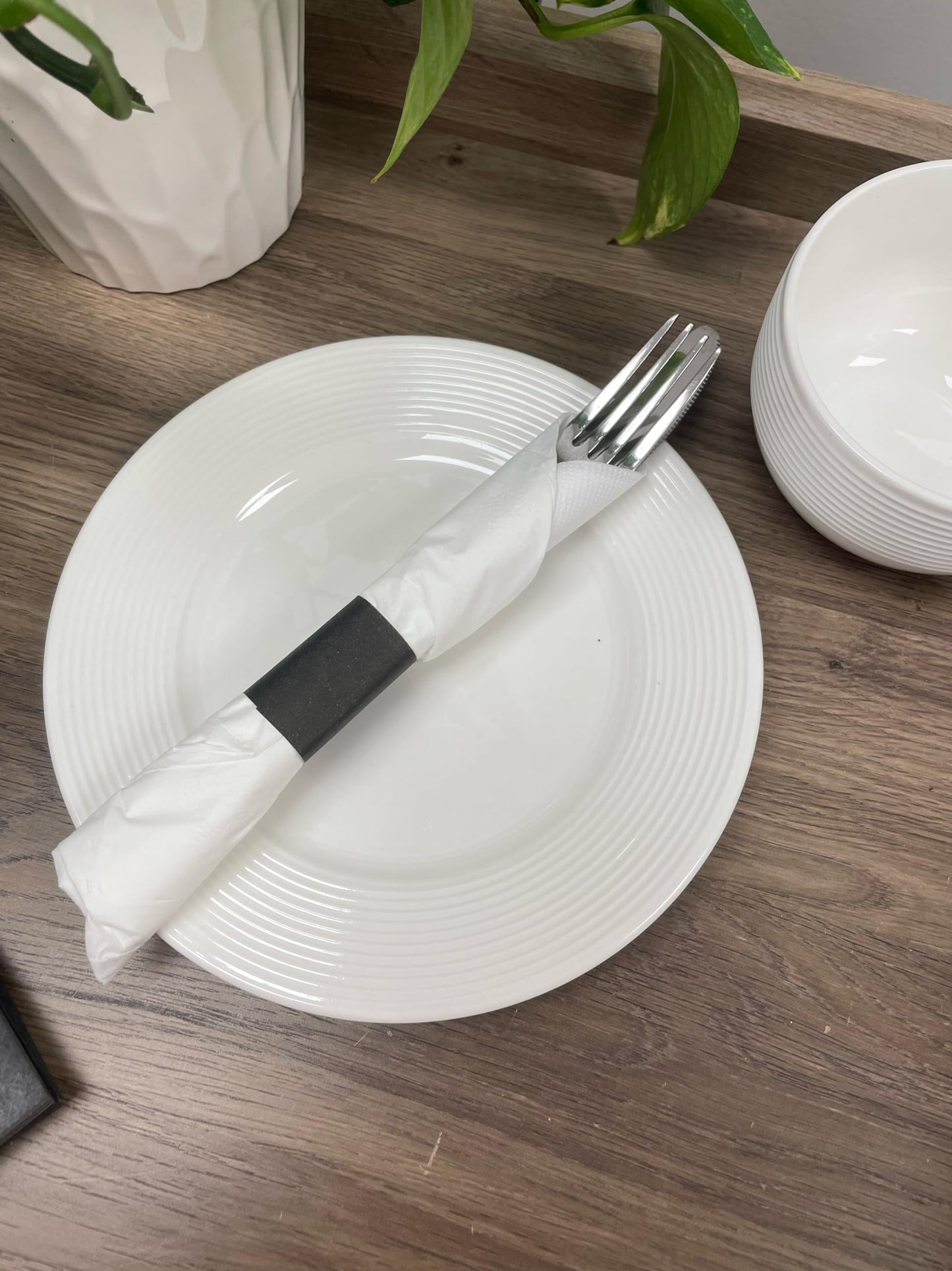 RayLynn Products Pack of 10,000 Black Premium Napkin Bands – Self-Adhesive 1.5" x 4.25" Commercial Grade Cutlery Wraps for Restaurants & Catering