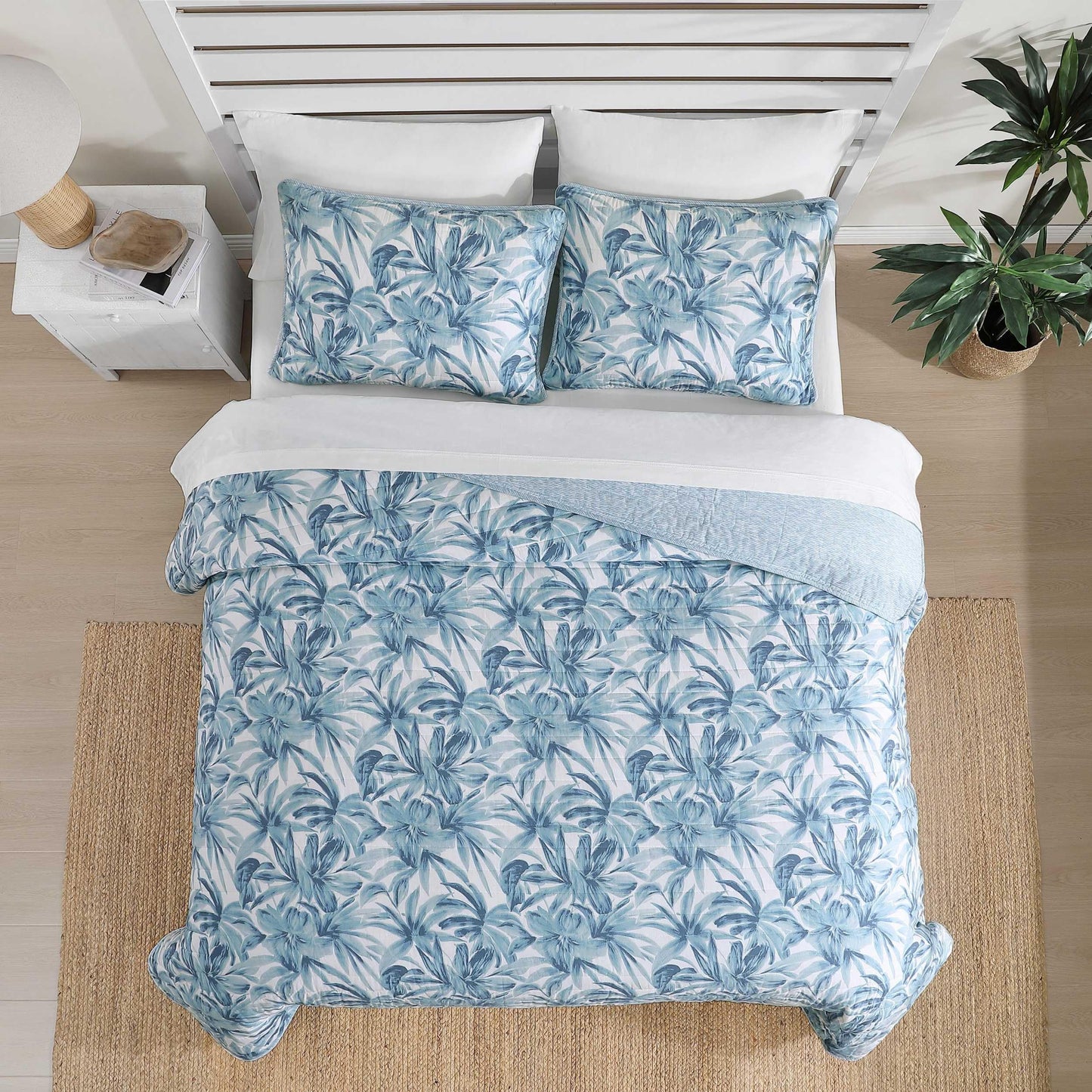 Tommy Bahama - King Quilt Set, Luxurious Bedding with Matching Shams, Coastal Inspired Room Essentials (Aubrey Blue, King)