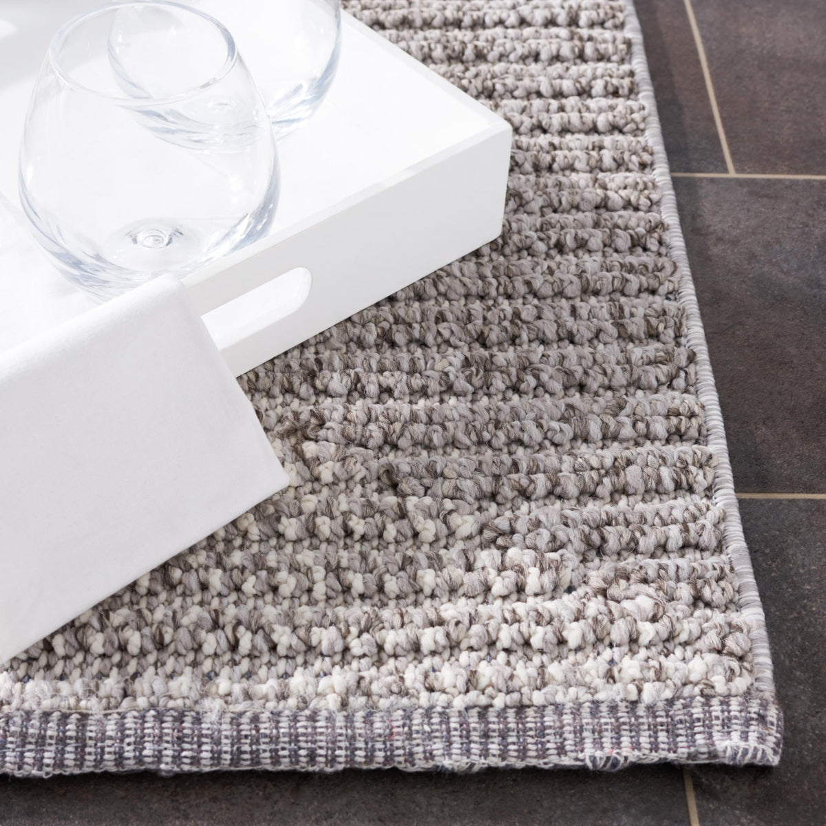 SAFAVIEH Area Rug 9x12 - Global Collection - Large - Light Grey & Grey, Non-Shedding & Easy Cleaning, Ideal for Living Room, Bedroom, Office, Dining Space (GLB400F)