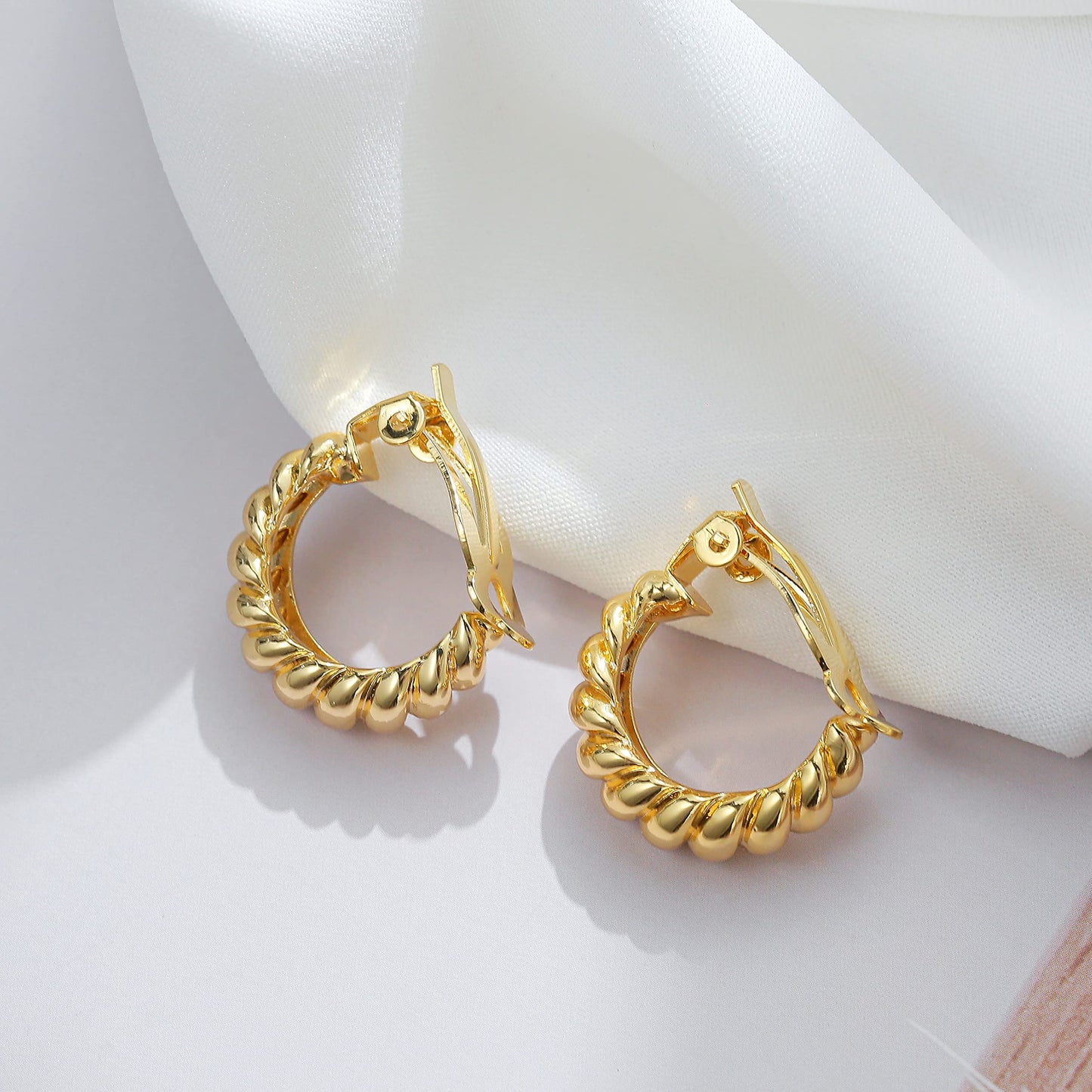 LILIE&WHITE Gold Clip on Hoop Earrings For Women Fashion Clip on Earrings For Girls Chunky Hoop Earrings No Piercing Fake Earrings Costume Jewelry Gift…