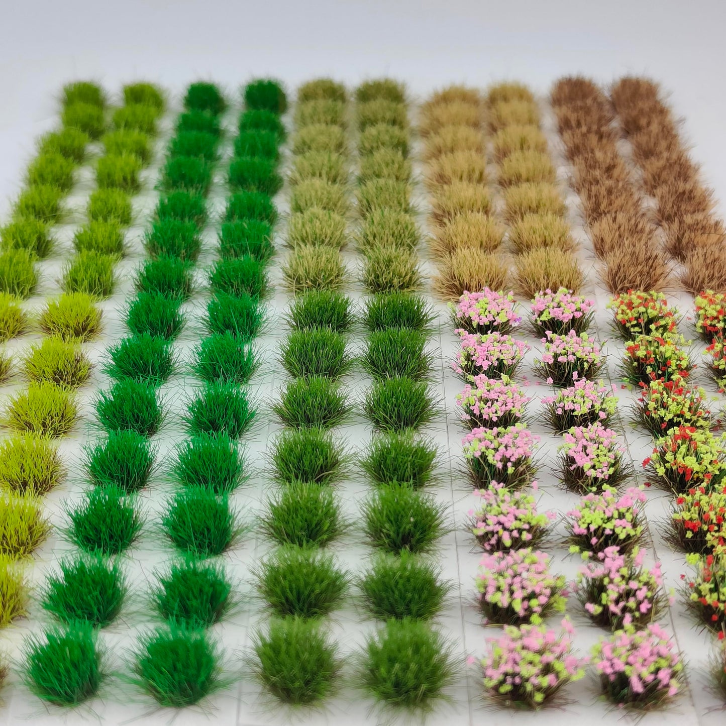 gdeplok 140 Pcs Static Grass Tufts & Miniature Flower Clusters - Artificial Grass Terrain Scenery Kit for Model Train Railway, Military Sand Table, DIY Diorama Landscape