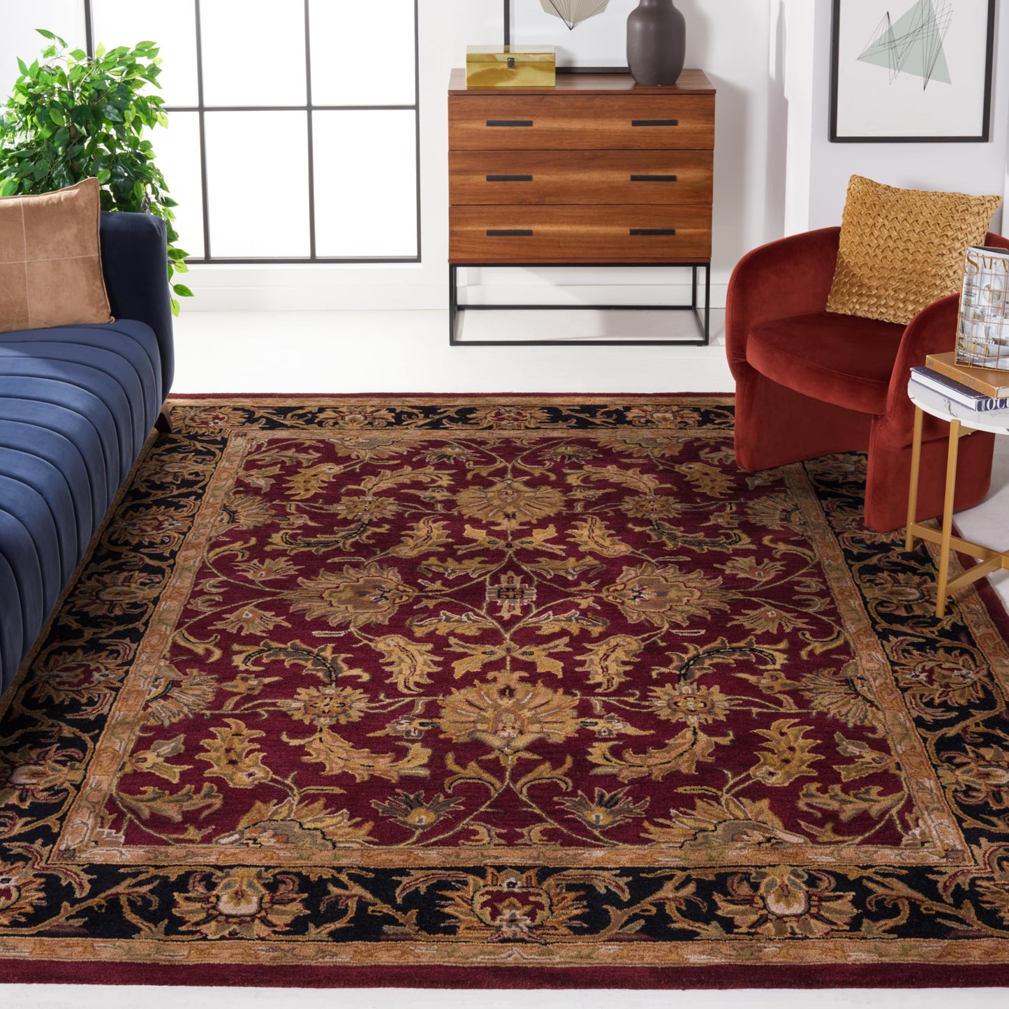 SAFAVIEH Heritage Collection Area Rug - 7'6" x 9'6", Red & Black, Handmade Traditional Oriental Wool, Ideal for High Traffic Areas in Living Room, Bedroom (HG628C)