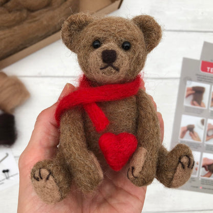 Bergin & Bath Needle Felting Bumper Kit - Three Bears. A Premium Starter kit. Make a Polar Bear, a Panda and a Teddy Bear. Planet-Friendly Wool.