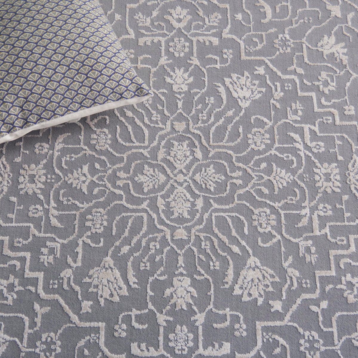 SAFAVIEH Area Rug 8x10 - Reflection Collection - Large - Light Grey & Cream, Non-Shedding & Easy Cleaning, Ideal for Living Room, Bedroom, Dining Space (RFT670C)