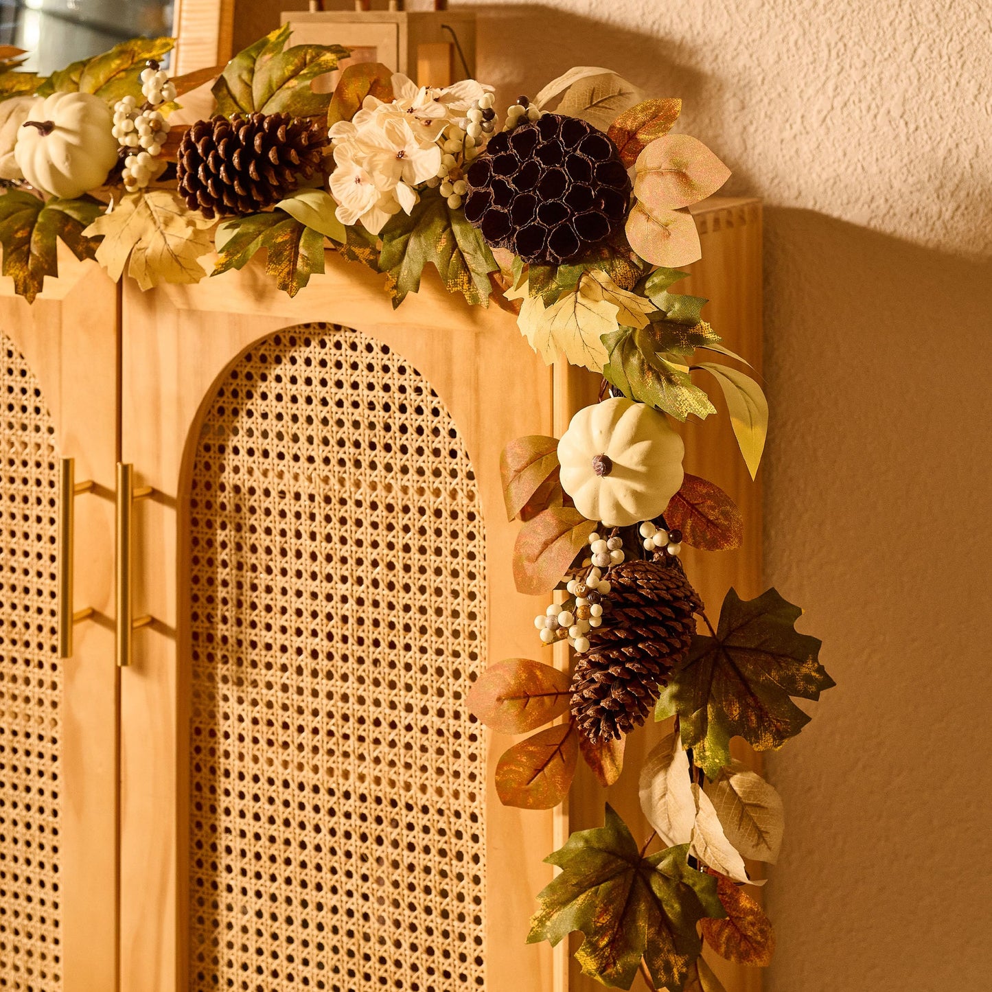 DecorbyHannah Thanksgiving Garland with Lights, 6 ft Artificial Fall Autumn Harvest Garland for Mantel, Fall Decor with Pumpkin Pinecone Lotus Maple Leaves for Front Door Table Fireplace Wall Outdoor