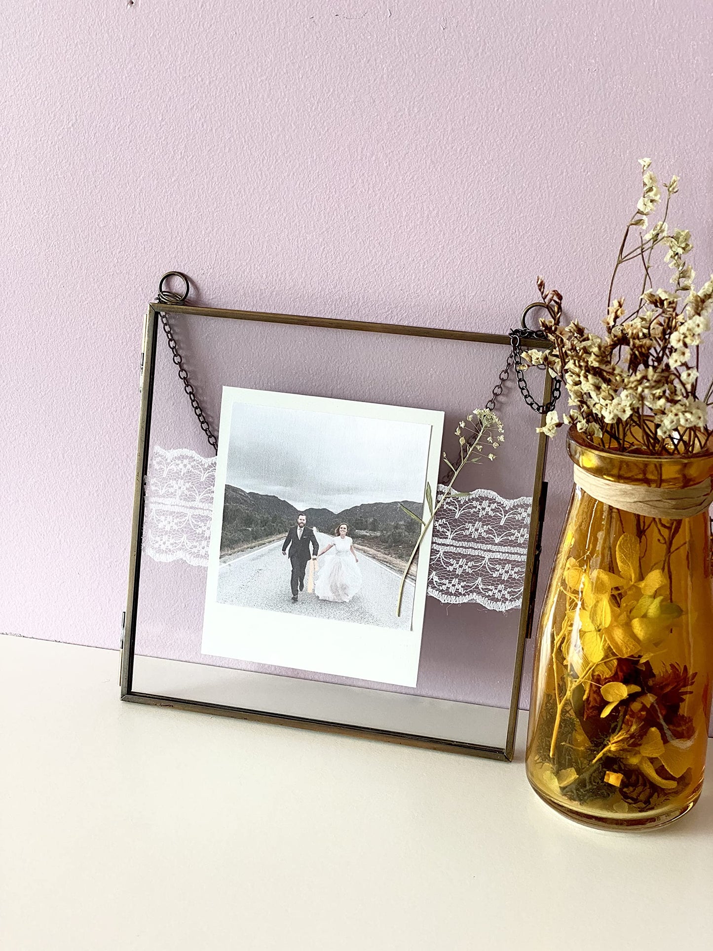 Beedecor Glass Frame for Pressed Flowers, Leaf and Artwork - Hanging Square Metal Picture Frames, Clear Double Glass Floating Frame, Wall Decor Photo Display, Set of 2 Flower Press Frames with Chain