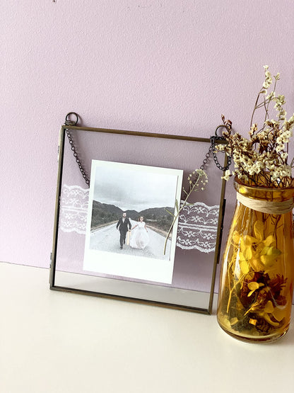 Beedecor Glass Frame for Pressed Flowers, Leaf and Artwork - Hanging Square Metal Picture Frames, Clear Double Glass Floating Frame, Wall Decor Photo Display, Set of 2 Flower Press Frames with Chain