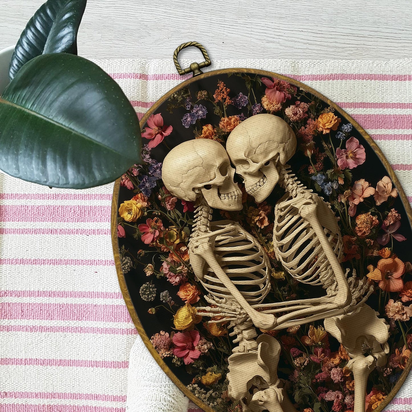 Mcehtle Halloween Gothic Couple Skeleton Wall Art Decor, Dark Academia Framed Canvas Prints 8.6x11.4, Spooky Skeleton Floral Oval Wall Hanging Artwork Decorations for Home Bedroom Living Room