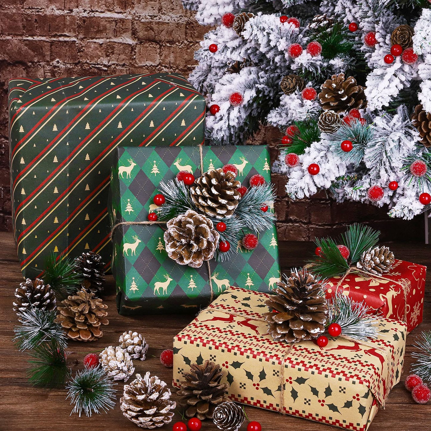 Fovths 232 Pieces Christmas Wreath Making Decoration Artificial Pine Cone Berry Set Pine Natural Pinecones Branches for Xmas Tree Ornament Home Fall Winter Christmas Party DIY