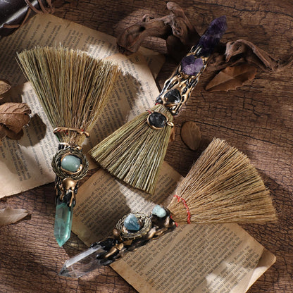 RENEMEGO Witch Broom Green Crystal - Witch Wiccan Altar Broom Witchcraft Witches Pagan Altar Decor Natural Reiki Energy Wand Stone Ritual Magic Ceremonial for Meditation Therapy Halloween Decorations