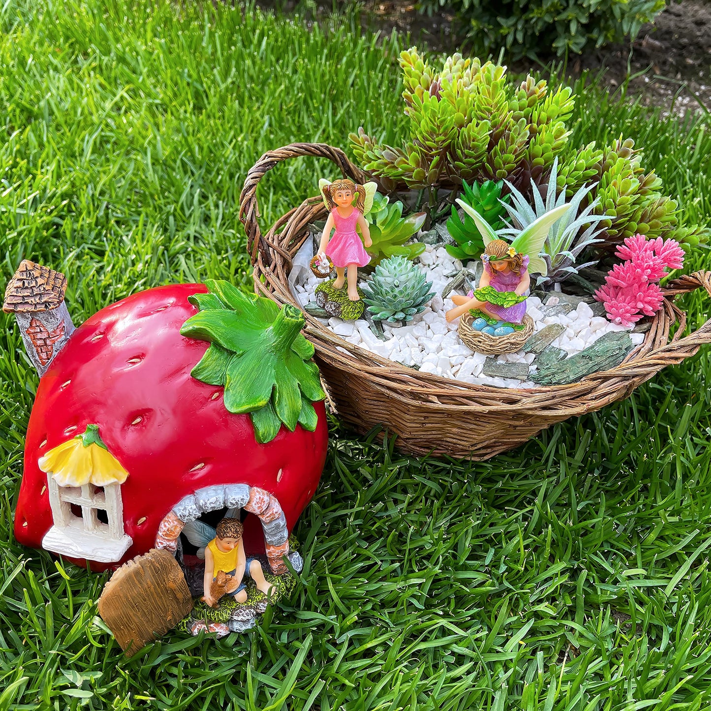 Mood Lab Fairy Garden Figurines - Strawberry House Set (4 pcs) - Miniature Decorative Statues & Accessories - Outdoor & Indoor Garden Decor