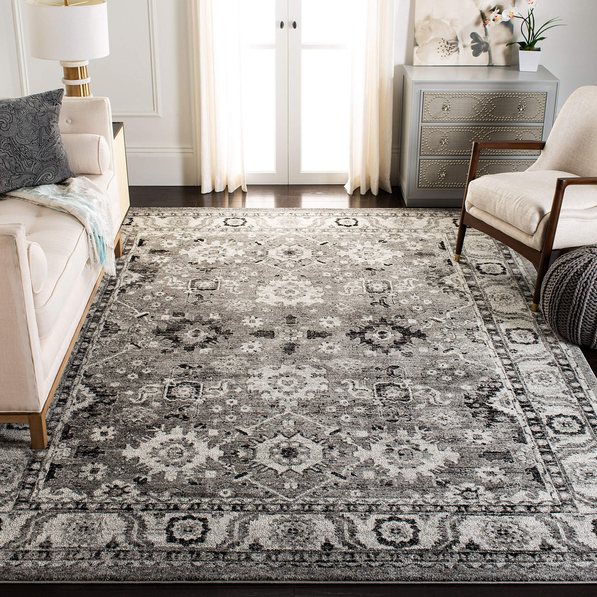 SAFAVIEH Area Rug 8x10 - Vintage Hamadan Collection - Large - Grey & Black, Traditional Persian Design, Non-Shedding & Easy to Clean, Ideal for Living Room, Bedroom, Dining Space (VTH214K)