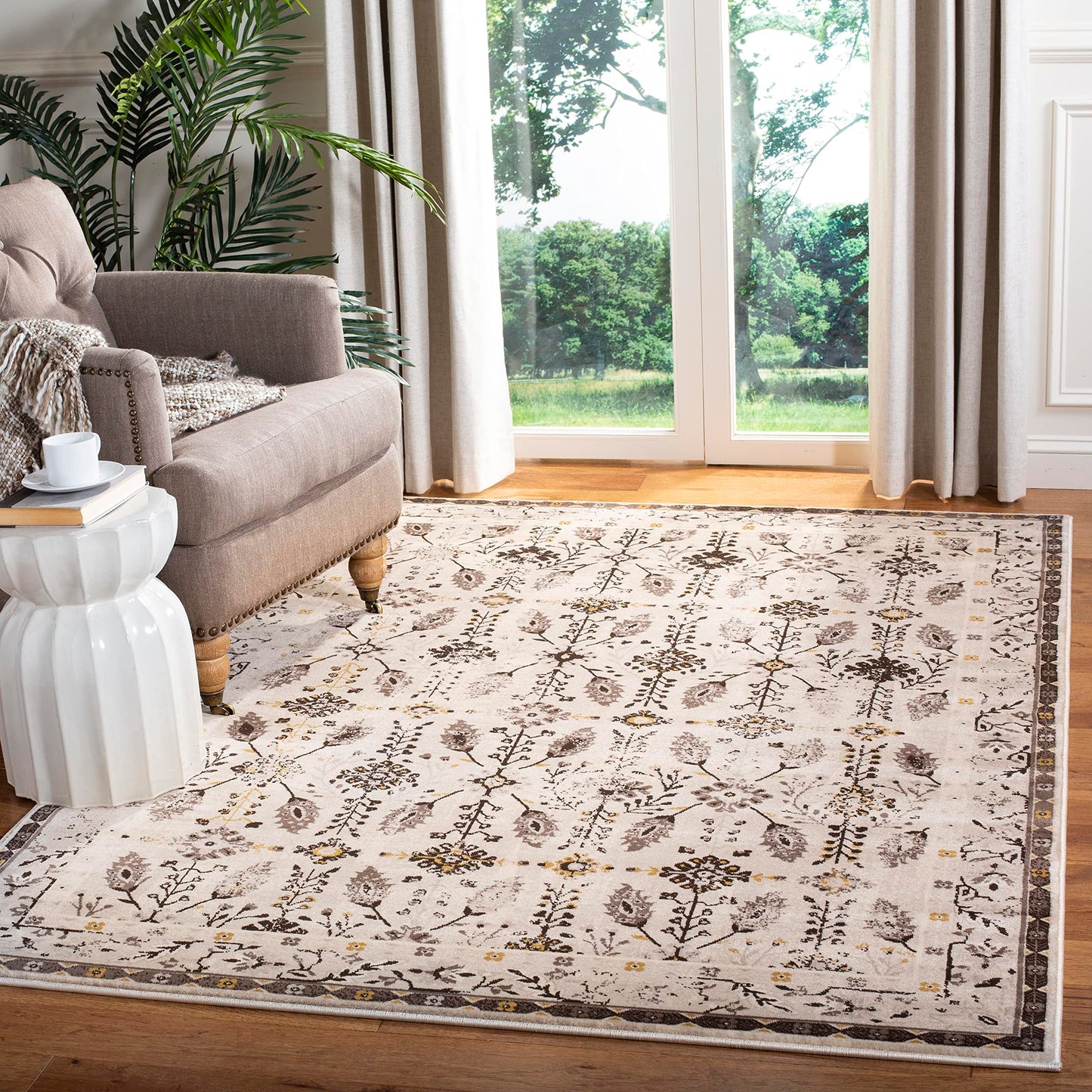 SAFAVIEH Serenity Collection Accent Rug - 4' x 6', Creme & Brown, Traditional Oriental Design, Non-Shedding & Easy Care, Ideal for High Traffic Areas in Entryway, Living Room, Bedroom (SER208F)