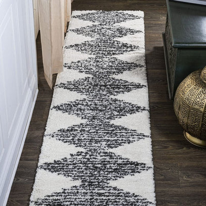 JONATHAN Y Elm Diamond Stripe Shag White/Gray Runner Rug, 2x8, Geometric, Bohemian, Contemporary, Easy-Cleaning for Living Room, Bedroom, Kitchen, Pet Friendly, Non-Shedding (MOH408A-28)