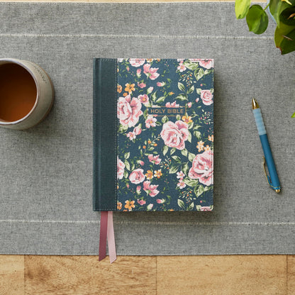 NKJV, Journal the Word Bible, Cloth over Board, Blue Floral, Red Letter, Comfort Print: Reflect, Journal, or Create Art Next to Your Favorite Verses